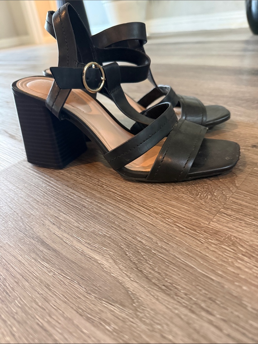 Strappy Block Heel Sandals - Black